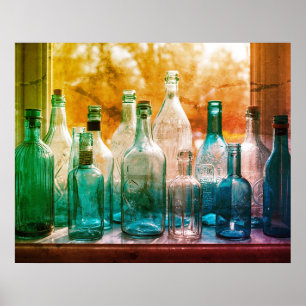 Heldere Blauwe+Groene Glazen Flessen In de Ramen W Poster
