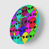 Heldere Massa Van Alien Gezichten Muur Klok (Hoek)