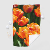 Heldere oranje tulpen in het park golfhanddoek (Insitu)