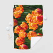 Heldere oranje tulpen in het park golfhanddoek (Insitu)