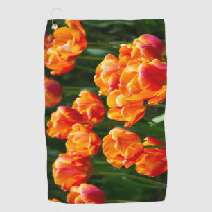 Heldere oranje tulpen in het park golfhanddoek