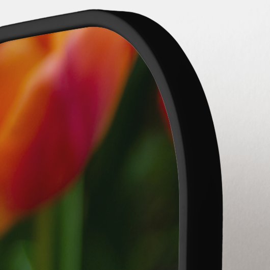 Heldere oranje tulpen in het park pickleball paddle (Links Detail)