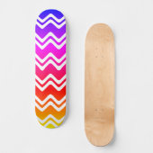 Heldere regenboog met White Zig Zag Line Art Skateboard (Voorkant)