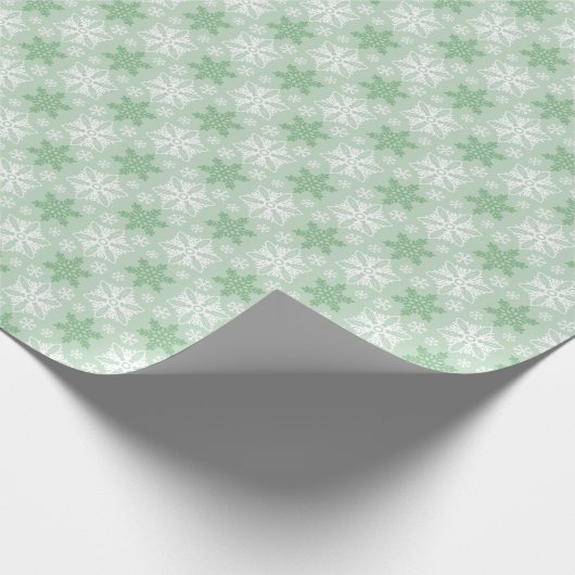 Heldergroen en winterwit Snowflake-patroon Cadeaupapier (Hoek)