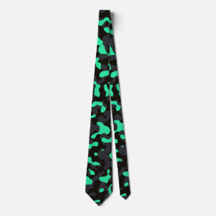 Heldergroene camouflage in houtskool en zwart stropdas