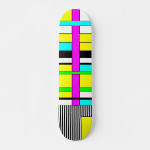 Helderheid abstracte geometrische neonpatroonwerpl skateboard