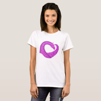 Helderheid paarse hartdraak op wit t-shirt