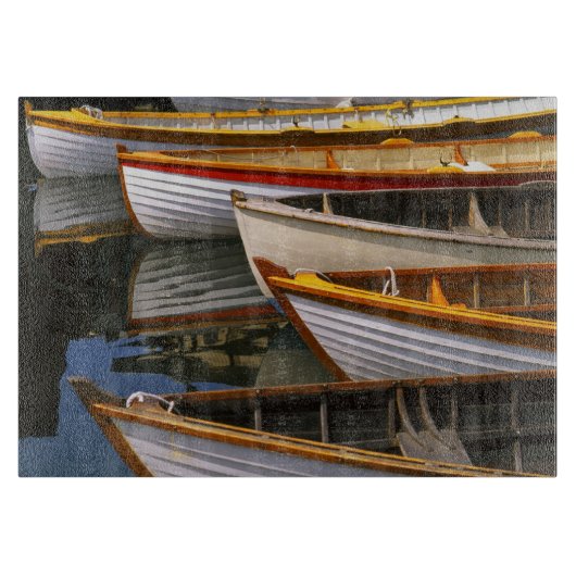 Helderkleurige boten aan het Wooden Boat Center Snijplank (Voorkant)