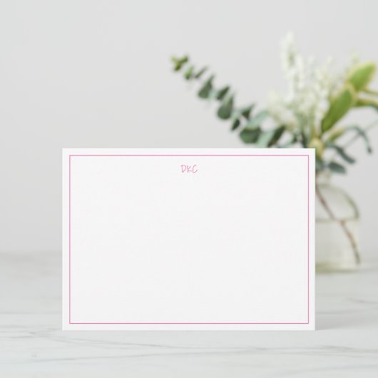 Helderroze en witte monogrammen met platte uitnodi kaart (Staand voorkant)