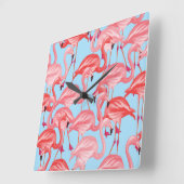 Helderroze lamingos op blauw vierkante klok (Hoek)