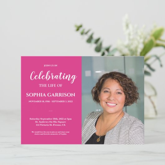 Helderroze viering van het leven met fotobegrafeni kaart (Staand voorkant)