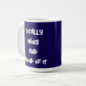 HELEMAAL WAKKER EN TROTS OP KOFFIEMOK (Voorkant links)