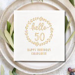 Hello 50 Wreath 50th Birthday Nom personnalisé<br><div class="desc">Bonjour 50 Wreath Cinquante cinquantième 50ème Anniversaire Nom personnalisé Real Foil Stamped Paper Napkins contient le texte "Hello 50" entouré d'une couronne florale avec "Happy Birthday" et votre nom personnalisé ci-dessous dans la typographie de script moderne. Parfait pour les fêtes du cinquantième anniversaire. Créé par Evco Studio www.zazzle.com/store/evcostudio</div>