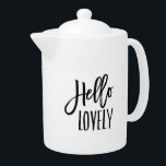 Hello Lovely<br><div class="desc">Servez le thé de notre super mignonne théière de citation avec "Hello Lovely" dans la typographie de marqueur de brosse noire moderne.</div>