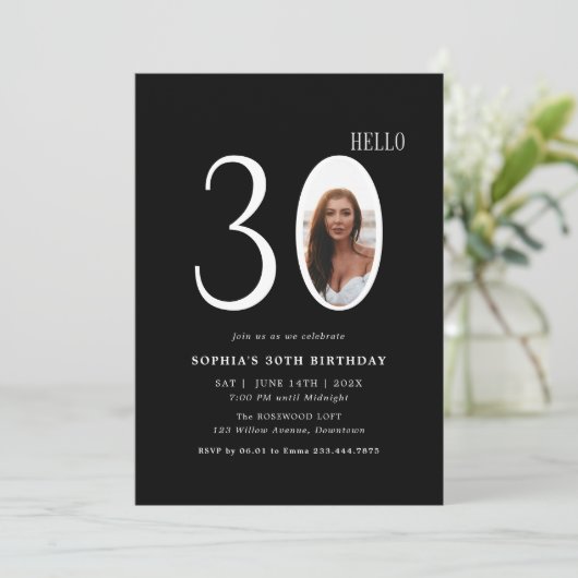 Hello Thirty Black and White Photo 30th Birthday Kaart (Staand voorkant)