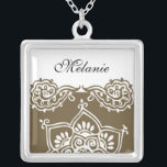 Henné Monogramme Collier en argent<br><div class="desc">Magnifique Henna Design Sterling Argent Collier. Grand comme une faveur de mariage,  un cadeau mariage,  un cadeau d'anniversaire ou un cadeau de vacances. Changez le nom,  ajoutez un monogramme ou n'avez pas de nom du tout. Vous pouvez modifier le texte/la couleur de votre nom.</div>