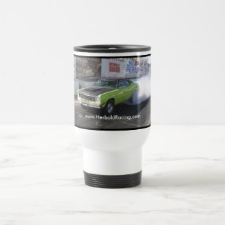 Herbold emballant la tasse de voyage
