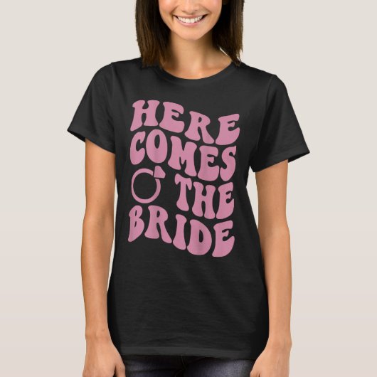 Here Comes Bride Groovy Groom Engaged Mrs Bachelor T-shirt (Voorkant)