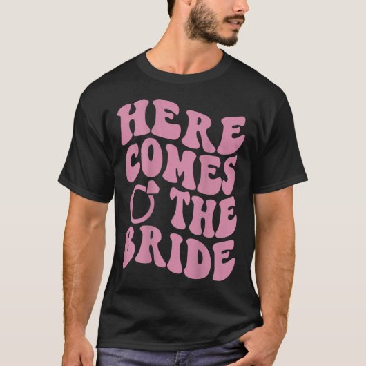 Here Comes Bride Groovy Groom Engaged Mrs Bachelor T-shirt (Voorkant)