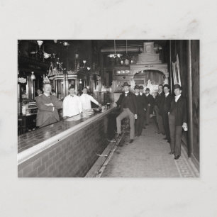 Heren die aan de bar drinken, 1910 briefkaart