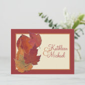 Herfst bladeren II monogram bruiloft uitnodiging (Staand voorkant)