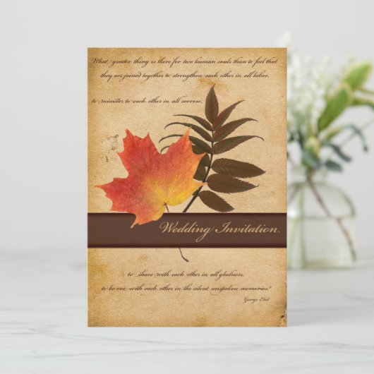 Herfst bladeren op verouderde papier bruiloft uitn kaart (Staand voorkant)