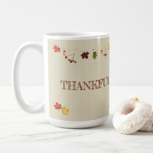 Herfst bladeren op waslijn koffiemok