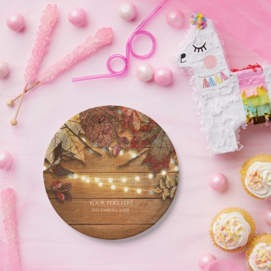 Herfst bladeren & String lichten op rustiek hout Papieren Bordje (Feest)