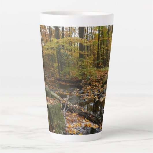 Herfst Creek met reflectie op Laurel Hill Park Latte Mok (Voorkant)
