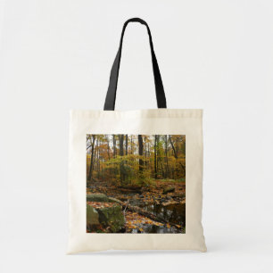 Herfst Creek met reflectie op Laurel Hill Park Tote Bag