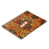 Herfst eekhoorn op donkerbruin notitieboek (Linkerzijde)