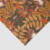 Herfst eekhoorn op donkerbruin tissuepapier (Detail)