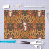 Herfst eekhoorn op donkerbruin tissuepapier (Craft)