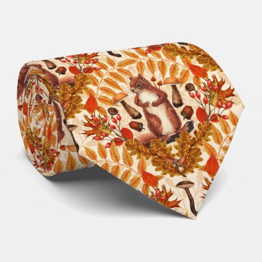 Herfst eekhoorn op off white stropdas (Opgerold)