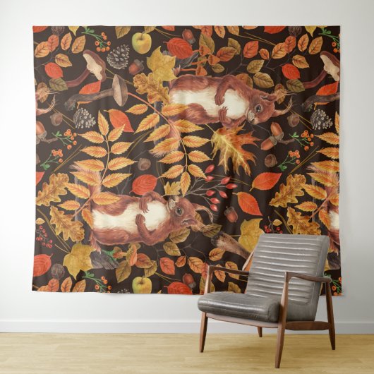 Herfst eekhoorns en flora op donkerbruin wandkleed (In Situ (horizontaal))