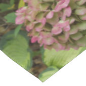 Herfst Hydrangea Bloei met Gouden Hosta Bladeren Tafelkleed (Gekanteld)