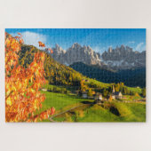 Herfst in het berglandschap Dolomites met kerk Legpuzzel (Horizontaal)
