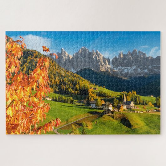 Herfst in het berglandschap Dolomites met kerk Legpuzzel (Horizontaal)