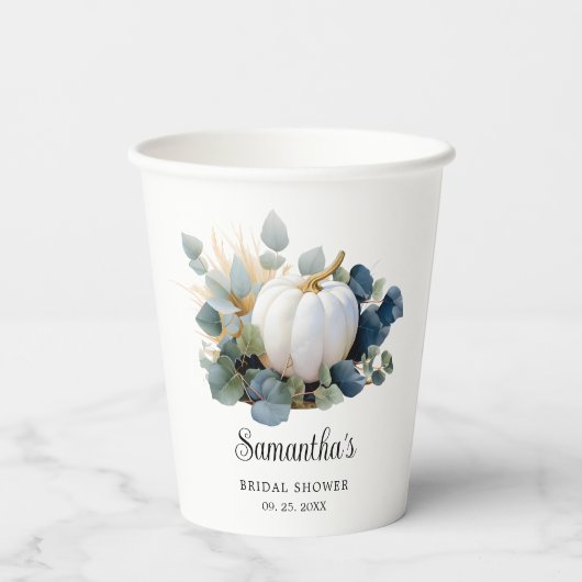 Herfst in liefde witte pompoenen en groen papieren bekers (Achterkant)