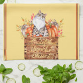 Herfst kat en pompoenen in doos theedoek (Gevouwen)