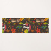 Herfst paddenstoelen, bladeren, noten en bessen op yogamat (Voorkant (horizontaal))