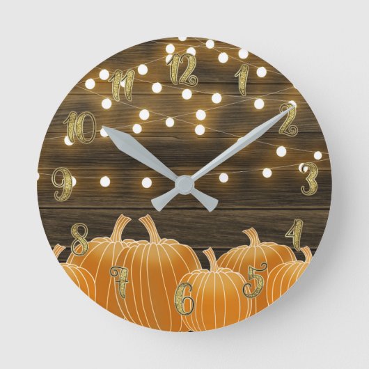 Herfst pomkins & String Lights Rustic Personalized Ronde Klok (Voorkant)