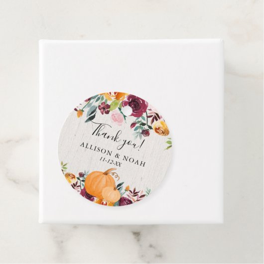 Herfst pompoenen rustieke bloemenbordeaux blos bedankjes labels (In situ)