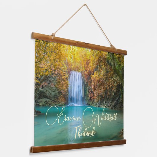 Herfst Uitzicht van Erawan Waterfall Thailand Hangend Wandkleed (Gebogen)