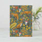 Herfst vossen op pijnboomgroen (Staand voorkant)