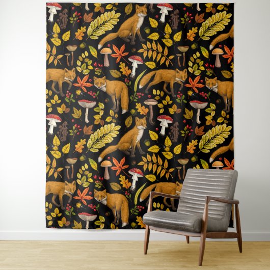 Herfst vossen op zwart wandkleed (In situ)