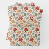 herfstbladeren en eikels inpakpapier vel (In situ)