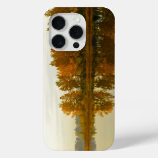 Herfstbos aan de rivier iPhone 15 pro case