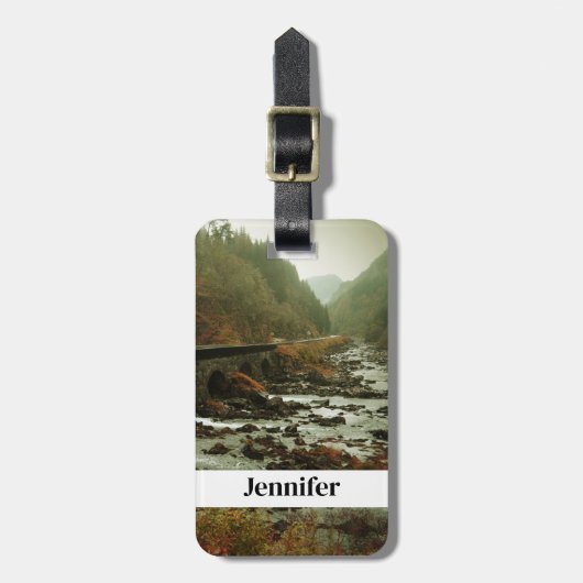 Herfstbos en rivierlandschap bagagelabel (Voorkant verticaal)