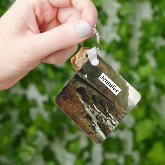 Herfstbos en rivierlandschap sleutelhanger (Hand)